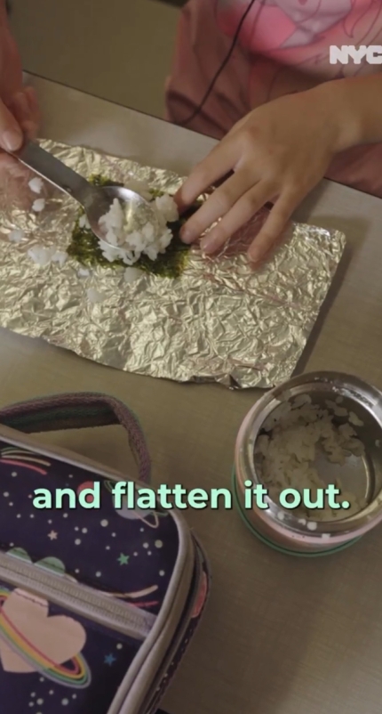 紫菜包饭在美国最受欢迎……《包紫菜包饭的少女》视频点击率爆棚  第1张