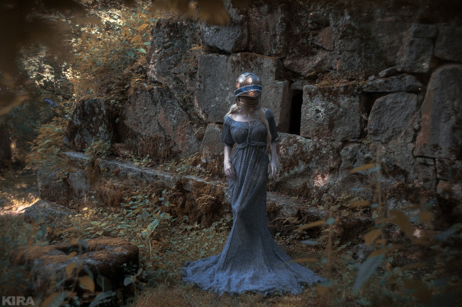 《血源》安娜莉丝Cos美图欣赏 长裙难掩绝妙身材  第2张