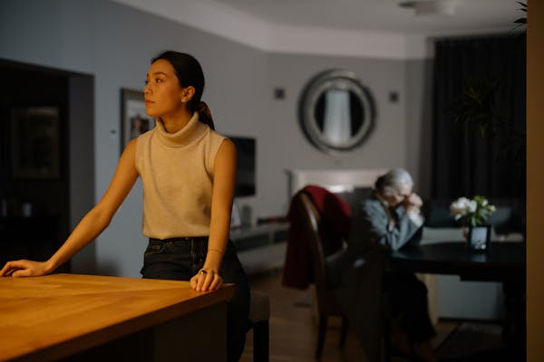 惊人亮相！蔡卓妍最新写真图片首度曝光，美艳动人