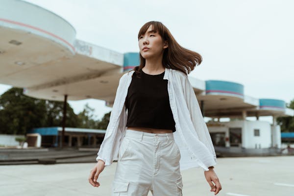 小沈阳爱妻罕见露面！素颜出街颜值惊艳