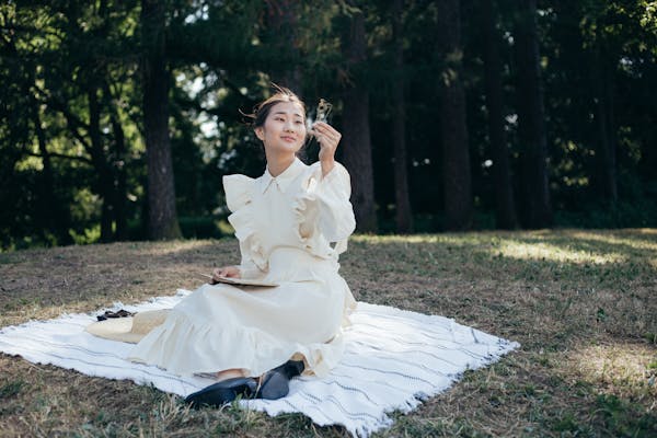 赵丽颖前男友现身机场！昔日情怀引发网友热议