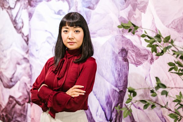何依婷惊爆合约纠纷，未来动向成谜  第1张