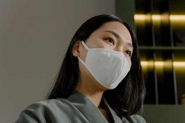 年龄成谜？赵雅芝逆龄容颜再登热搜，网友惊呼：她多少岁了？  第1张