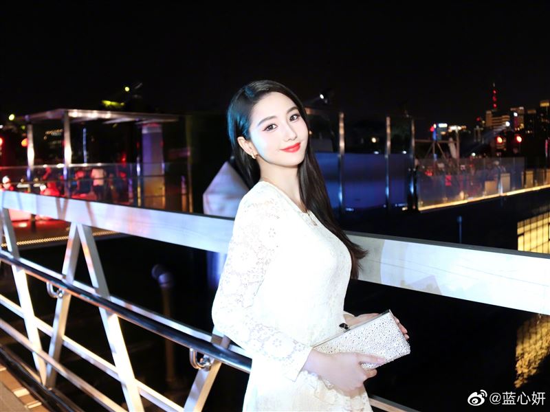 长发造型回春？42岁孙俪的容颜变迁史  第1张