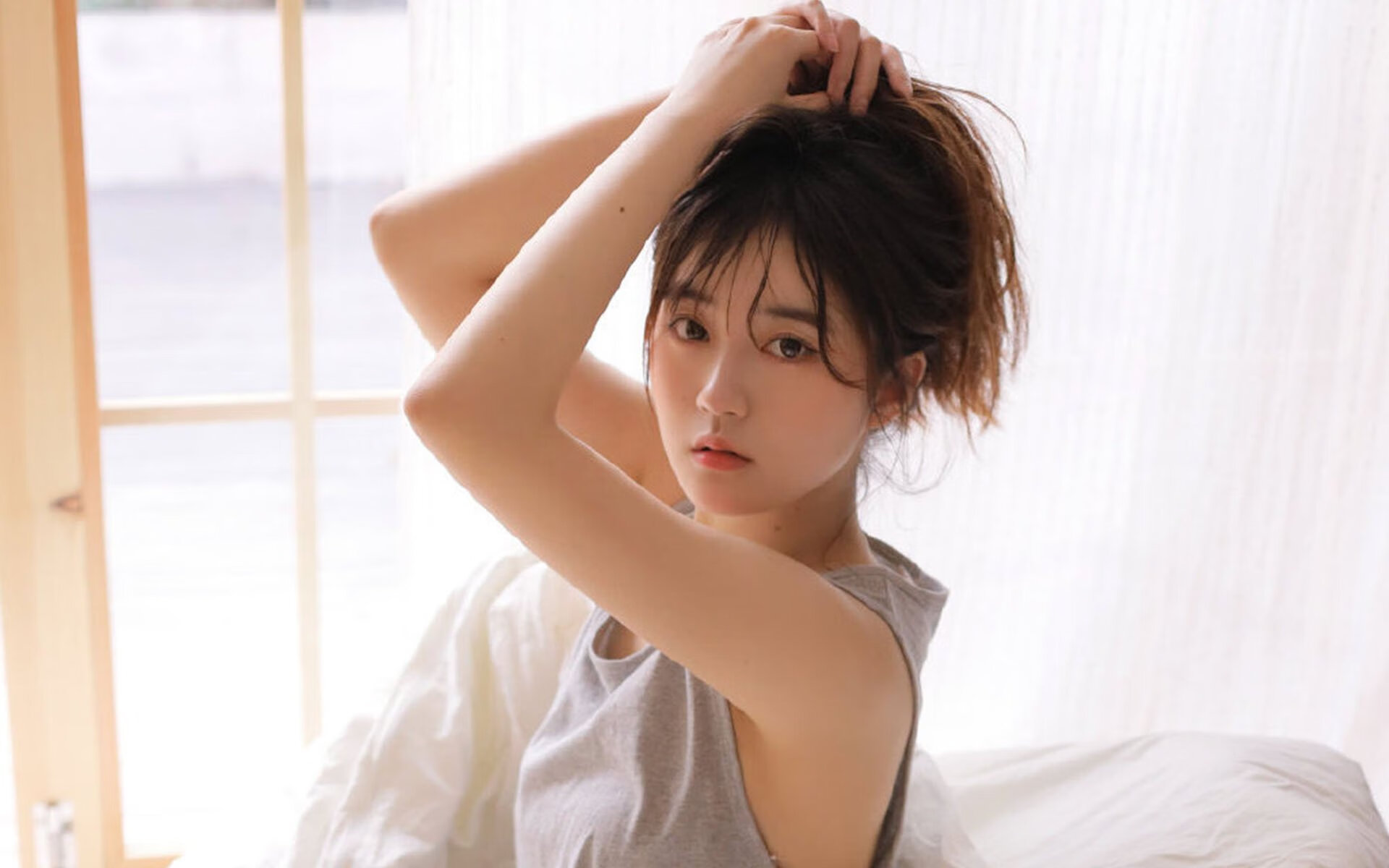佐佐木希上搞笑节目的简单介绍  第1张