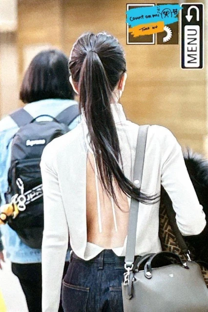 人氣女星在機場秀背露腰，網友們表示理解，她是去參加巴黎時裝周  第6张