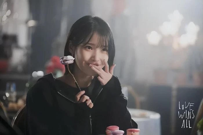 IU新歌MV陷入爭議，遭到韓國網友指責，導演出面給予解讀澄清  第5张